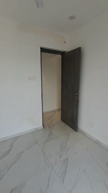 Room in 2 BHK Apartment at Dev Leo Tower, Oshiwara – for Rent