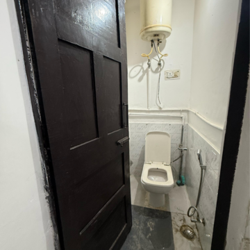 Bathroom in 2.5 BHK Villa at Sector 21 – for Rent
