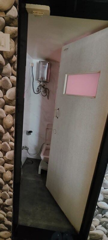 Bathroom in 2 BHK Apartment at Elizabeth Apartments, Parel – for Rent