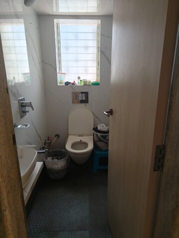 Bathroom in 2 BHK Apartment at Elizabeth Apartments, Parel – for Rent