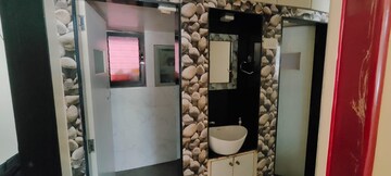 Attached Bathroom in 2 BHK Apartment at Elizabeth Apartments, Parel – for Rent