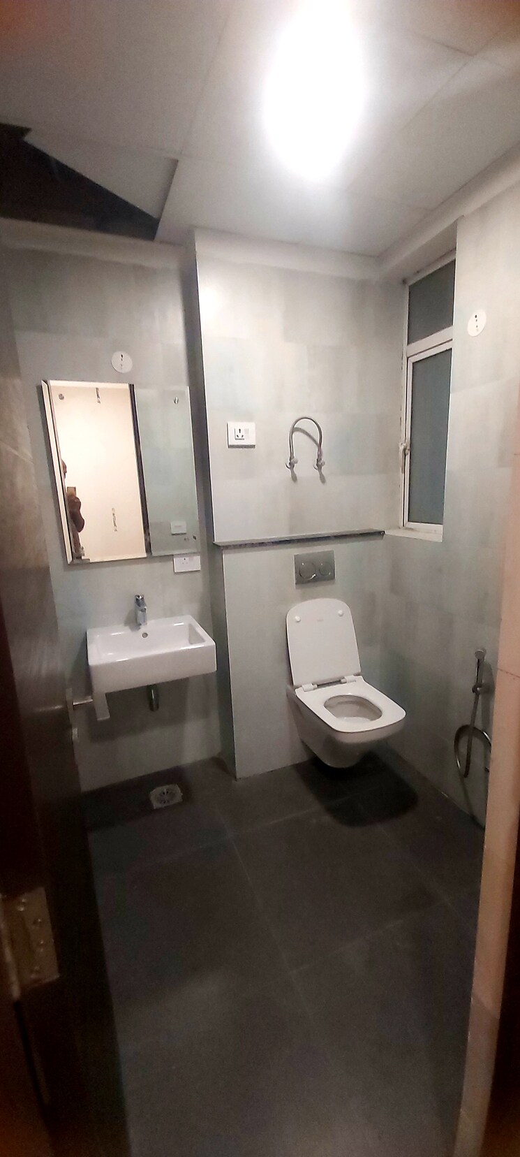 Bathroom, suraj-oranje-castle 4 Bedroom 3150 Sq.Ft. Apartment In Gomti Nagar Lucknow 8217988