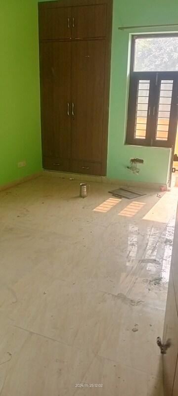 Room in 3 BHK Independent House at Sector 16 – for Rent