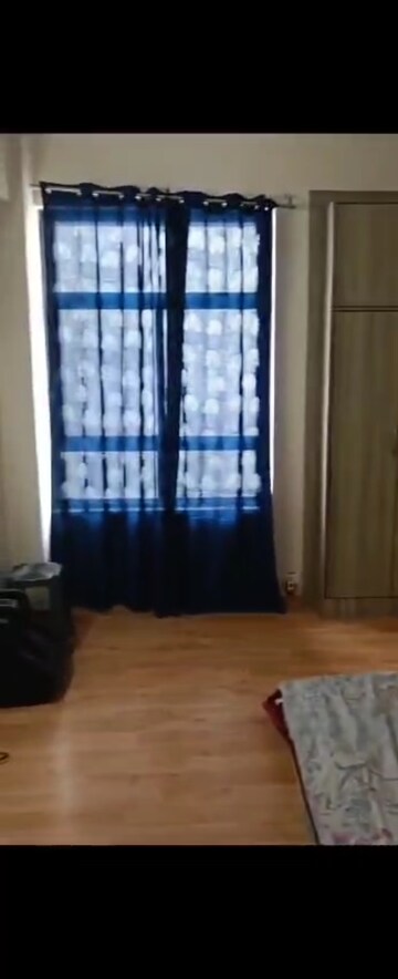 Room in 3 BHK Apartment at Unitech Horizon, Pi Greater Noida – for Sale