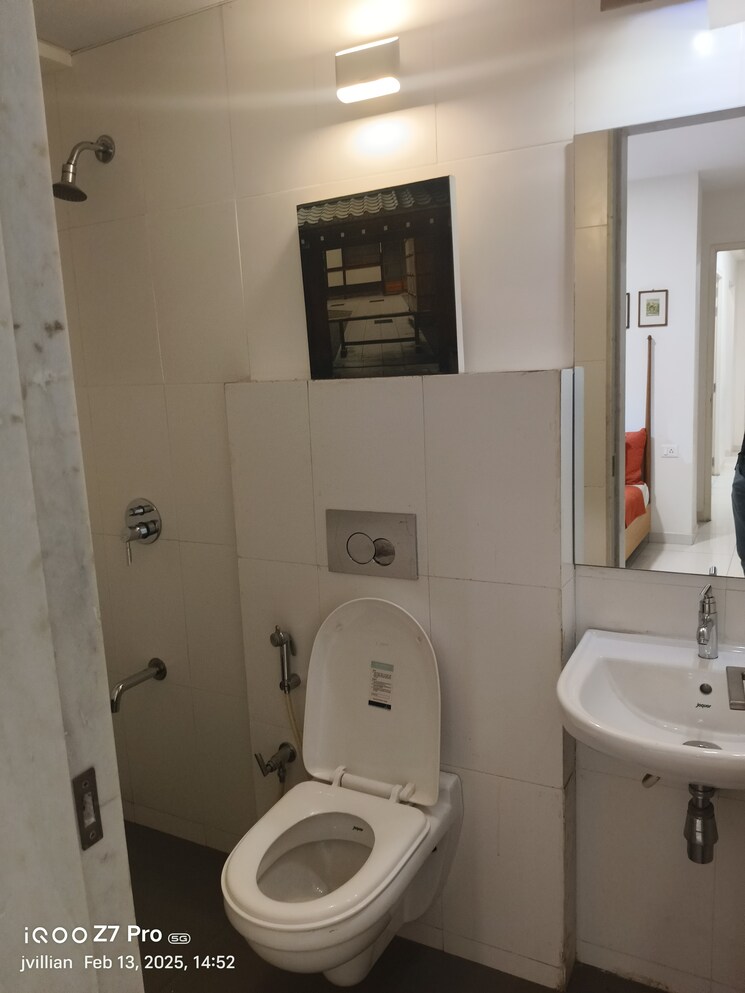 Bathroom, godrej-emerald 3 Bedroom 1033 Sq.Ft. Apartment In Ghodbunder Road Thane 8217999