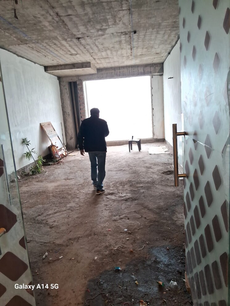  Parking, motia-citi-royal-business-park Commercial Office Space 680 Sq.Ft. In Ambala Highway Zirakpur 8218012