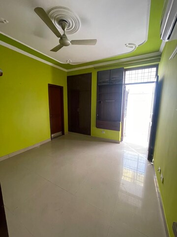 Room in 3.5 BHK Builder Floor at Ardee City, Sector 52 – for Rent