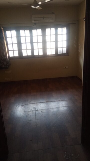 Room in 2 BHK Apartment at Lokhandwala Harmony, Worli – for Rent