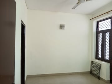 Room in 4 BHK Builder Floor at Ardee City, Sector 52 – for Rent