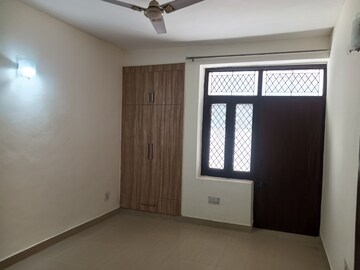 Room in 4 BHK Builder Floor at Ardee City, Sector 52 – for Rent