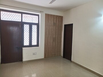 Room in 4 BHK Builder Floor at Ardee City, Sector 52 – for Rent