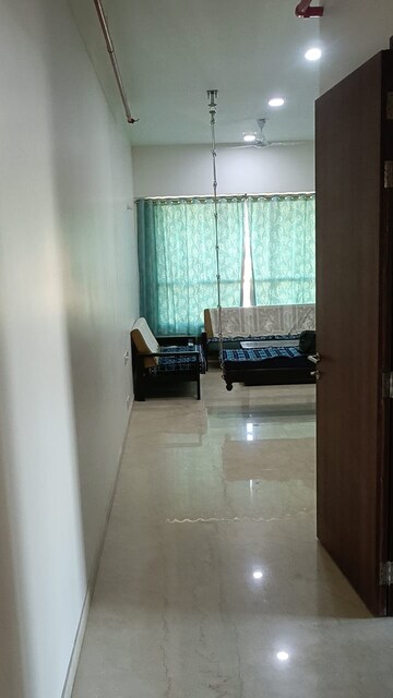 Room in 3 BHK Apartment at Kalpataru Radiance, Goregaon West – for Rent