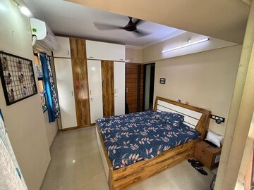 Bedroom in 2 BHK Apartment at Aster CHS, Santacruz East – for Rent