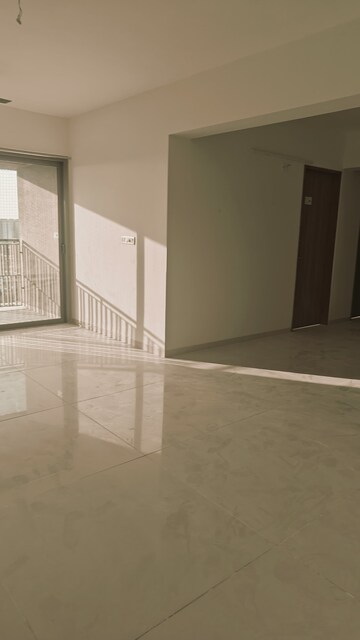 Room in 3 BHK Apartment at Goyal Olive Greens, Gota – for Rent