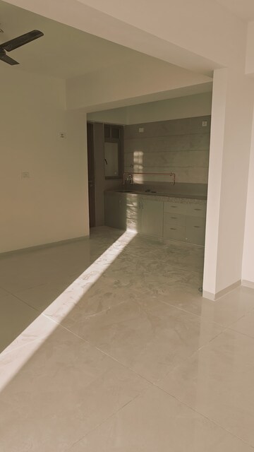 Room in 3 BHK Apartment at Goyal Olive Greens, Gota – for Rent