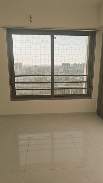 Room in 3 BHK Apartment at Goyal Olive Greens, Gota – for Rent