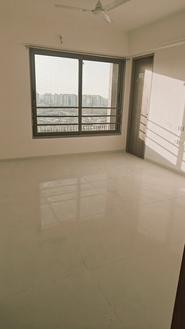 Room in 3 BHK Apartment at Goyal Olive Greens, Gota – for Rent