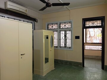 Room in 2 BHK Apartment at Sat Kartar, Dadar West – for Rent