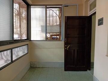 Room in 2 BHK Apartment at Sat Kartar, Dadar West – for Rent