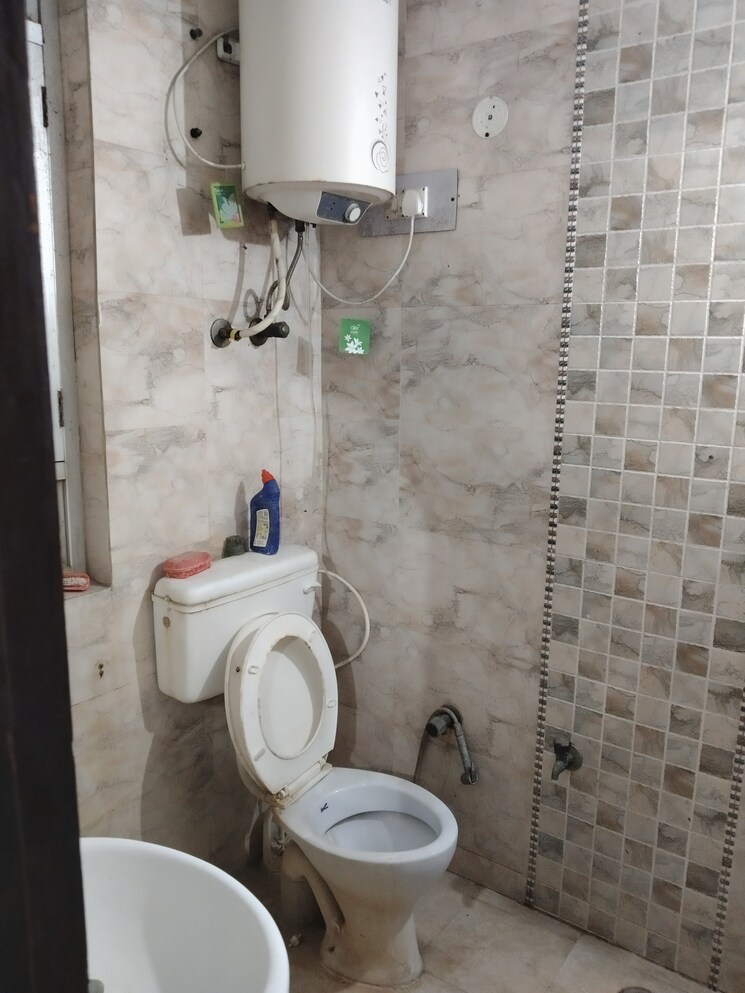 Bathroom, sector 21c 3 Bedroom 1450 Sq.Ft. Apartment In Sector 21c Faridabad 8218192