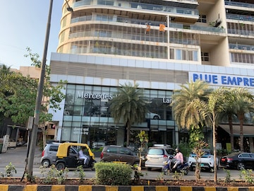 Commercial Showroom 6000 Sq.Ft. For Rent in Kandivali West Mumbai  8218256