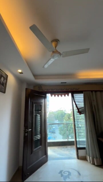 Furnished Amenities in 4 BHK Builder Floor at Ram Vihar – for Rent