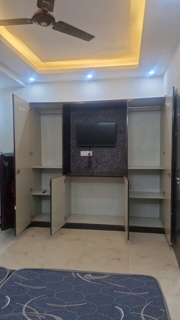 Bathroom in 1 RK Builder Floor at Sector 27 – for Rent