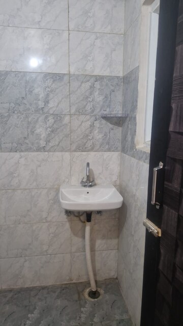 Bathroom in 1 RK Builder Floor at Sector 27 – for Rent