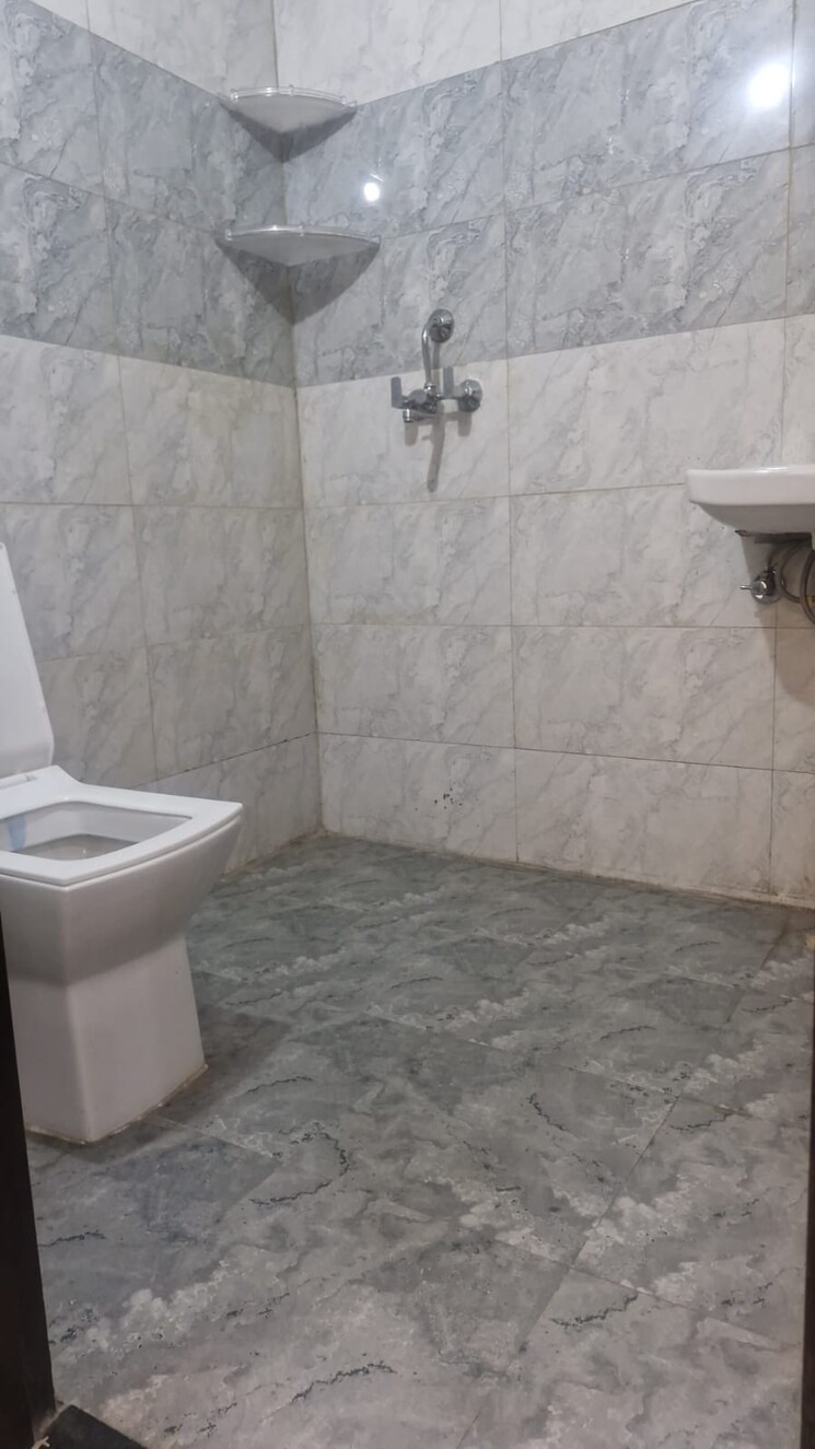 Bathroom, sector 27 1 RK 850 Sq.Ft. Builder Floor In Sector 27 Gurgaon 8218288