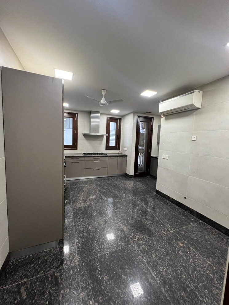 Room, vasant vihar 4 Bedroom 600 Sq.Yd. Builder Floor In Vasant Vihar Delhi 8218409