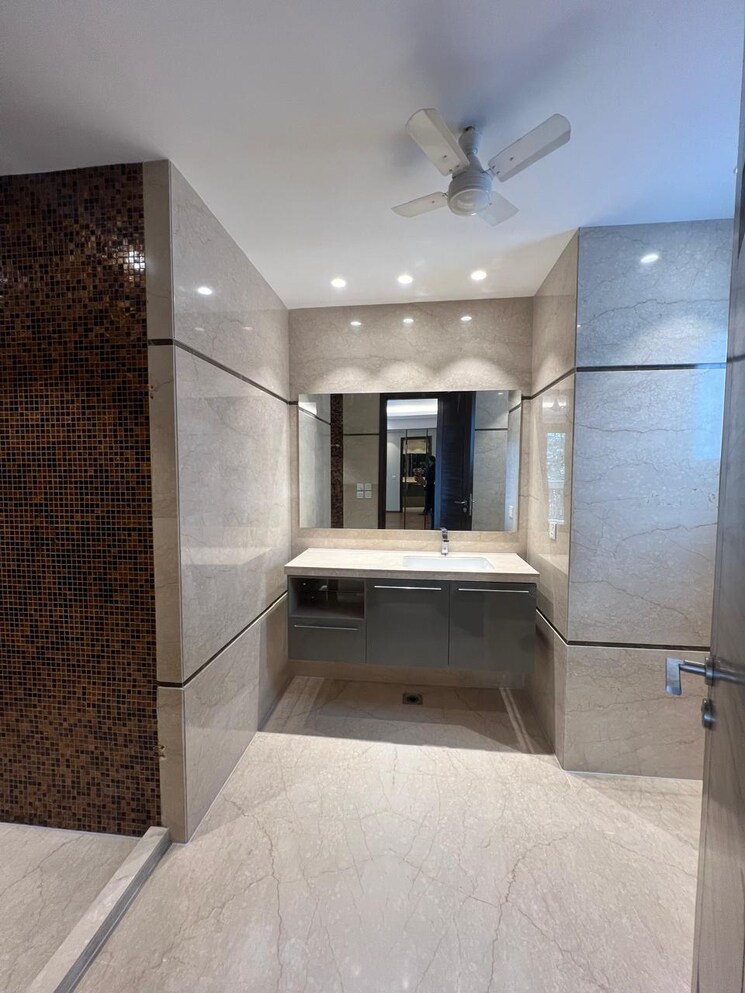 Kitchen, vasant vihar 4 Bedroom 600 Sq.Yd. Builder Floor In Vasant Vihar Delhi 8218409