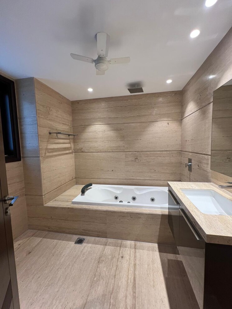 Kitchen, vasant vihar 4 Bedroom 600 Sq.Yd. Builder Floor In Vasant Vihar Delhi 8218409