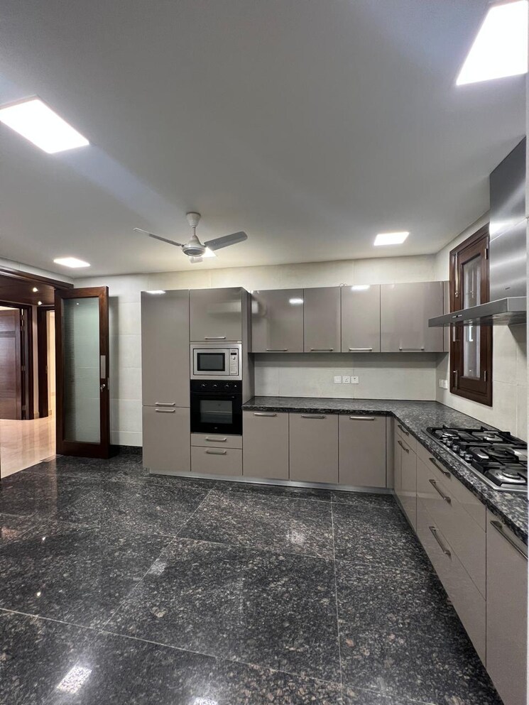 Kitchen, vasant vihar 4 Bedroom 600 Sq.Yd. Builder Floor In Vasant Vihar Delhi 8218409