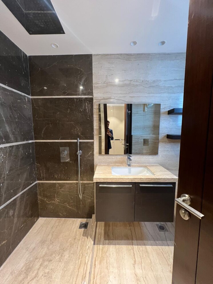 Kitchen, vasant vihar 4 Bedroom 600 Sq.Yd. Builder Floor In Vasant Vihar Delhi 8218409