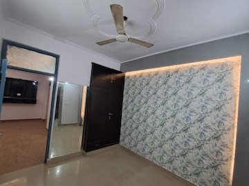 Room in 2 BHK Builder Floor at Niti Khand – for Rent