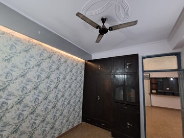 Room in 2 BHK Builder Floor at Niti Khand – for Rent