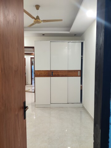 Room in 3 BHK Builder Floor at Sainik Colony – for Sale