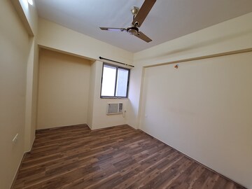 Room in 2 BHK Apartment at Lodha Casa Rio, Dombivli East – for Rent