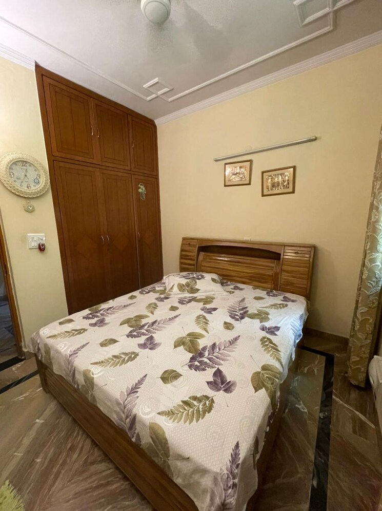Bedroom, sector 50 6+ Bedroom 450 Sq.Mt. Independent House In Sector 50 Noida 8218470