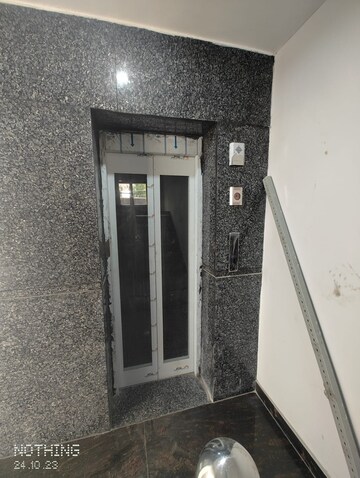 Building Lobby in 4 BHK Builder Floor at Ansal Florence Classic, South City 1 – for Rent