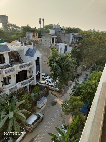 Balcony in 4 BHK Builder Floor at Ansal Florence Classic, South City 1 – for Rent