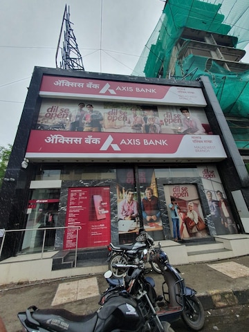 Commercial Showroom 3000 Sq.Ft. For Resale in Malad West Mumbai  8218594