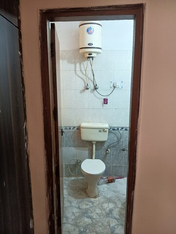 Bathroom in 4 BHK Builder Floor at Ardee City, Sector 52 – for Rent