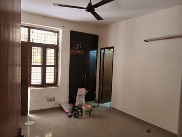 Room in 4 BHK Builder Floor at Ardee City, Sector 52 – for Rent