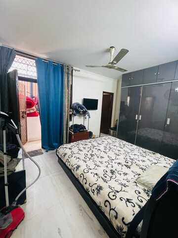 Bedroom in 2 BHK Apartment at Saket – for Rent