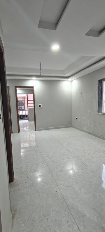 Room in 3 BHK Builder Floor at RPS Palm Drive, Sector 88 – for Sale