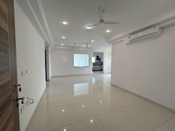 Bathroom in 3 BHK Apartment at Jayabheri The Summit, Narsingi – for Rent