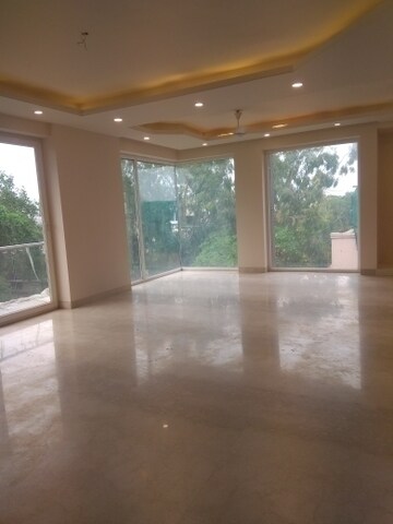 Room in 4 BHK Builder Floor at New Friends Colony – for Rent