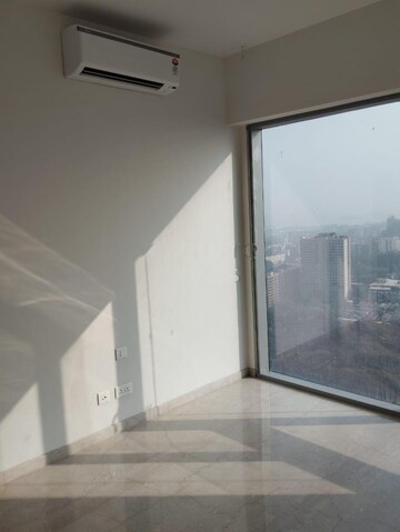 Room in 2 BHK Apartment at Piramal Aranya, Byculla – for Rent