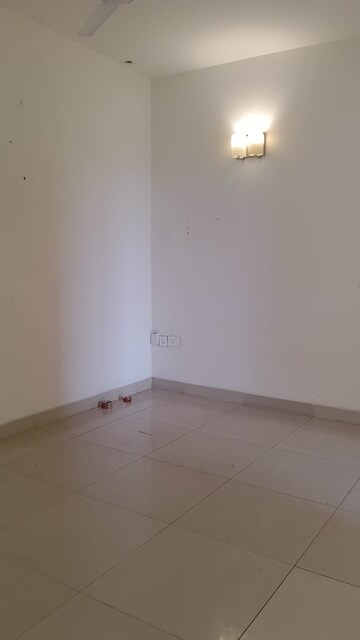 Room in 3 BHK Apartment at Emaar Palm Gardens, Sector 83 – for Rent